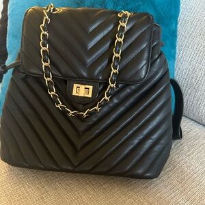 Elegant Black Quilted Chain Bag